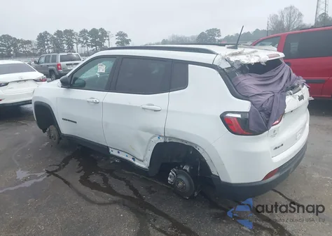 2025 Jeep Compass Latitude 4X4 z USA, uszkodzony, nr VIN 3C4NJDBN0ST561579